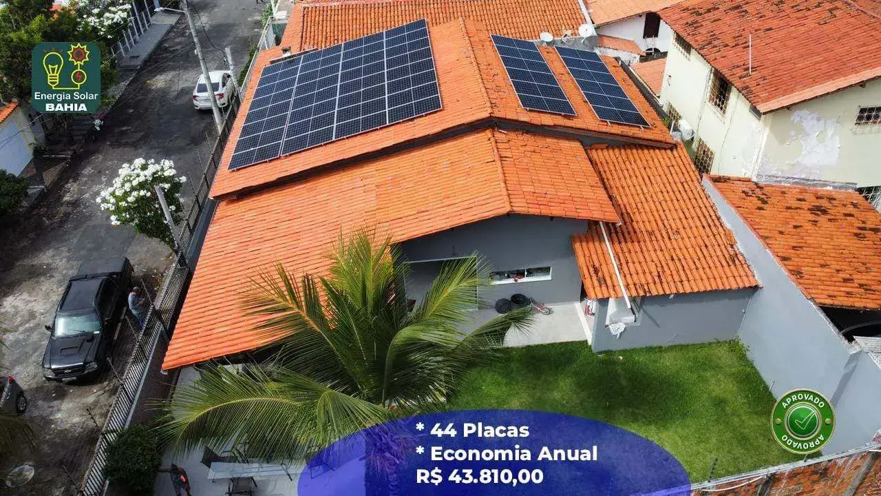 Casa com placas solares